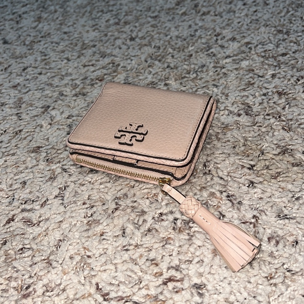 Tory Burch leather wallet with room for cash, cards and coins!